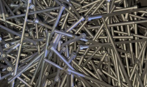 Neueste Unternehmensblogs über Wenn die Korrosionsbekämpfung über Salzspray hinausgeht - Der wahre Wert von Zink-Aluminium-Mikrobeschichtungen aus Sicht der Systemkapazität