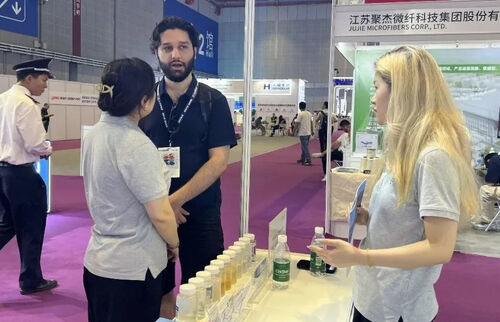 Neueste Unternehmensblogs über Eröffnungstag Highlights. Junhe Technologie Debüt auf der SNEC 2026 Shanghai PV Expo